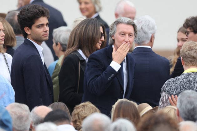Guest: Celebrities at Pope Leo XIV’s grand Mass on Place de la Concorde in Paris on September 26, 2026. Between the Avenue des Champs-Élysées and Place de la Concorde, 700,000 faithful and onlookers, from all corners of the globe, gathered to attend the Mass celebrated by the Holy Father. The apostolic journey, from September 25 to 28, 2026, will continue in Lourdes and Metz. Jacovides Moreau Bestimage Celebrities attending the grand mass celebrated by Pope Leo XIV at the Place de la Concorde in Paris on September 26, 2026. Between the Avenue des Champs-Élysées and the Place de la Concorde, 700,000 worshippers and onlookers from around the world gathered to attend the Mass celebrated by the Holy Father. The apostolic journey, taking place  Copyright: xJACOVIDES-MOREAUx xBESTIMAGExJACOVIDES-MOREAUx xBESTIMAGEx