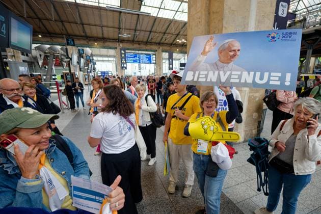 Mass Celebrated by Pope Leo XIV in Paris with the Diocese of Lille POPE S VISIT TO FRANCE PHOTOPQR VOIX DU NORD JOHAN BEN AZZOUZ September 26, 2026 Paris, September 26, 2026: Pope Leo XIV’s Mass in Paris with the Diocese of Lille, departing from the Lille Flandres TGV station. PHOTO: JOHAN BEN AZZOUZ, LA VOIX DU NORD, September 25, 2026, Paris, France Pope Leo XIV is on an apostolic visit to France from September 25 to 28, 2026 Northern France  Copyright: xPHOTOPQR VOIXxDUxNORD MAXPPPxJOHANxBENxAZZOUZx 20260926VDN2416 20260926VDN2416