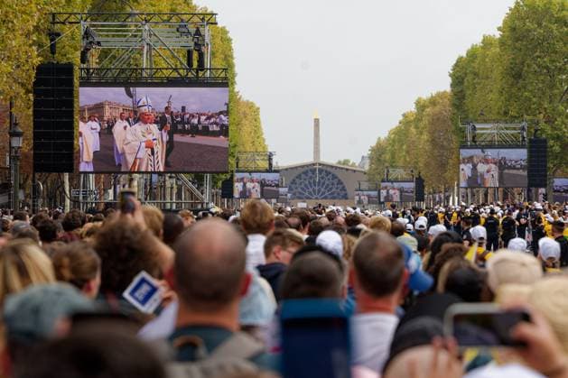 Mass Celebrated by Pope Leo XIV in Paris with the Diocese of Lille POPE S VISIT TO FRANCE PHOTOPQR VOIX DU NORD JOHAN BEN AZZOUZ September 26, 2026 Paris, September 26, 2026: Pope Leo XIV’s Mass in Paris with the Diocese of Lille, departing from the Lille Flandres TGV station. PHOTO: JOHAN BEN AZZOUZ, LA VOIX DU NORD, September 25, 2026, Paris, France: Pope Leo XIV is on an apostolic visit to France from September 25 to 28, 2026, in Northern France Copyright: xPHOTOPQR VOIXxDUxNORD MAXPPPxJOHANxBENxAZZOUZx 20260926VDN2475 20260926VDN2475