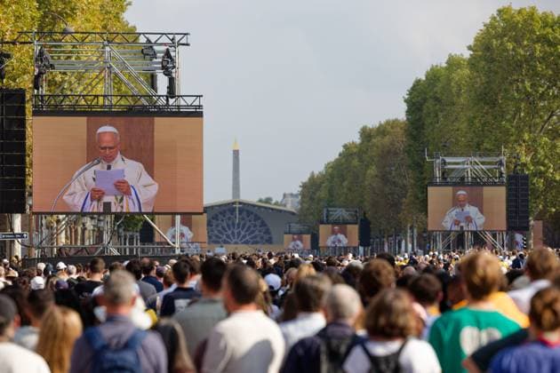 Mass Celebrated by Pope Leo XIV in Paris with the Diocese of Lille POPE S VISIT TO FRANCE PHOTOPQR VOIX DU NORD JOHAN BEN AZZOUZ September 26, 2026 Paris, September 26, 2026: Pope Leo XIV’s Mass in Paris with the Diocese of Lille, departing from the Lille Flandres TGV station. PHOTO: JOHAN BEN AZZOUZ, LA VOIX DU NORD, September 25, 2026, Paris, France: Pope Leo XIV is on an apostolic visit to France from September 25 to 28, 2026, in Northern France Copyright: xPHOTOPQR VOIXxDUxNORD MAXPPPxJOHANxBENxAZZOUZx 20260926VDN2497 20260926VDN2497