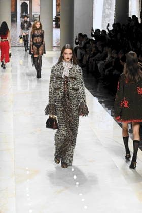 MFW - Dolce & Gabbana Runway Dolce & Gabbana presents its Women s Fashion Show during Milan Women s Fashion Week Spring Summer 2027 in Milan, Italy on September 26, 2026. Photo by Maurizio Maule IPA ABACAPRESS.COM Milan Italy  Copyright: xMaulexMaurizio IPA ABACAx