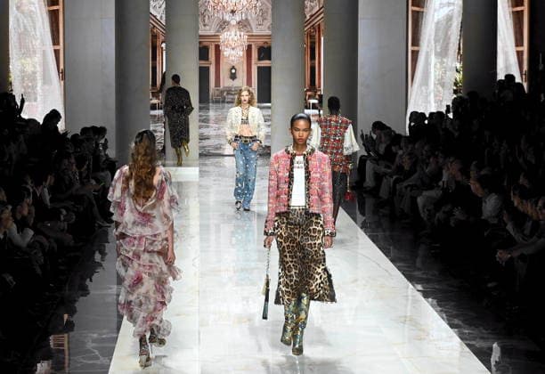 MFW - Dolce & Gabbana Runway Dolce & Gabbana presents its Women s Fashion Show during Milan Women s Fashion Week Spring Summer 2027 in Milan, Italy on September 26, 2026. Photo by Maurizio Maule IPA ABACAPRESS.COM Milan Italy  Copyright: xMaulexMaurizio IPA ABACAx