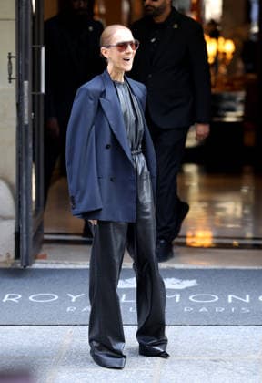 CÃ line Dion leaves her apartment in Paris for her show at the Plenitude Arena CÃ line Dion leaves her apartment in Paris for her show at the Plenitude Arena in Paris, France on september 26, 2026  Copyright: xDidierxFereyx