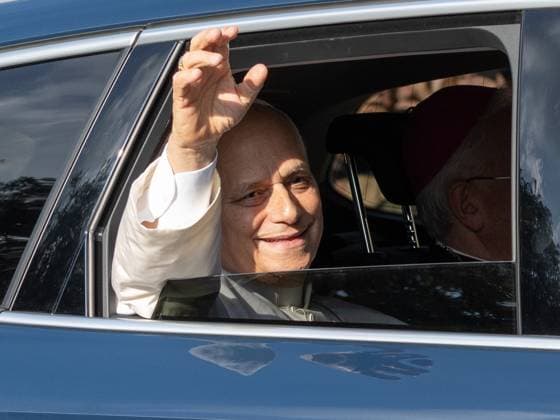RECORD DATE NOT STATED Pope Leo XIV visits Paris. (INT) Pope Leo XIV visits Paris. September 26, 2026. Paris, France: Pope Leo XIV visits Paris and right after mass at Place de la Concorde, the Pope is on Boulevard Saint-Germain heading towards Orly airport to go to Lourdes. Credit: Eric Bromme Thenews2(Foto: Eric Bromme Thenews2 imago images) Pope Leo XIV visits Paris.  Copyright: xEricxBrommex