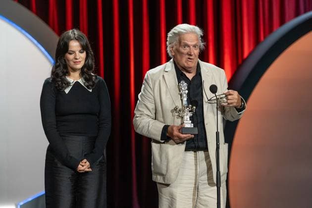 Entertainment Bilder des Tages #2 Tender Loving Care wins the Golden Shell at the 74th San Sebastian International Film Festival SAN SEBASTIAN, SPAIN - SEPTEMBER 26: The British film by director Mike Leigh has won the Golden Shell for Best Film Tender Loving Care , at the 74th San Sebastian International Film Festival in San Sebastian, Spain on September 26, 2026. Its lead actress, Kate O Flynn, won the Silver Shell for Best Performance, and director Mike Leigh won the award for Best Screenplay. Javi Julio Anadolu San sebastian Spain. Editorial use only. Please get in touch for any other usage.  Copyright: x2026xAnadoluxJavixJuliox