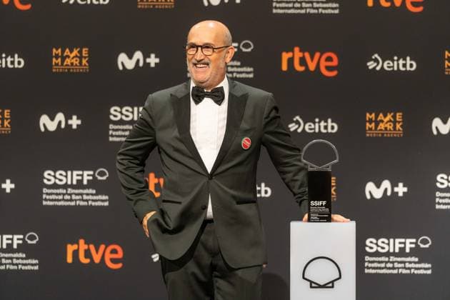 Tender Loving Care wins the Golden Shell at the 74th San Sebastian International Film Festival SAN SEBASTIAN, SPAIN - SEPTEMBER 26: The British film by director Mike Leigh has won the Golden Shell for Best Film Tender Loving Care , at the 74th San Sebastian International Film Festival in Spain on September 26, 2026. Its lead actress, Kate O Flynn, won the Silver Shell for Best Performance, and director Mike Leigh won the award for Best Screenplay. Javi Julio Anadolu San Sebastian Spain. Editorial use only. Please get in touch for any other usage.  Copyright: x2026xAnadoluxJavixJuliox