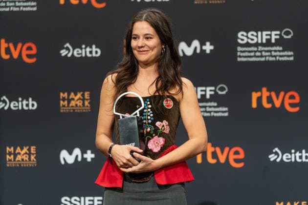 Tender Loving Care wins the Golden Shell at the 74th San Sebastian International Film Festival SAN SEBASTIAN, SPAIN - SEPTEMBER 26: The British film by director Mike Leigh has won the Golden Shell for Best Film Tender Loving Care , at the 74th San Sebastian International Film Festival in Spain on September 26, 2026. Its lead actress, Kate O Flynn, won the Silver Shell for Best Performance, and director Mike Leigh won the award for Best Screenplay. Javi Julio Anadolu San Sebastian Spain. Editorial use only. Please get in touch for any other usage.  Copyright: x2026xAnadoluxJavixJuliox