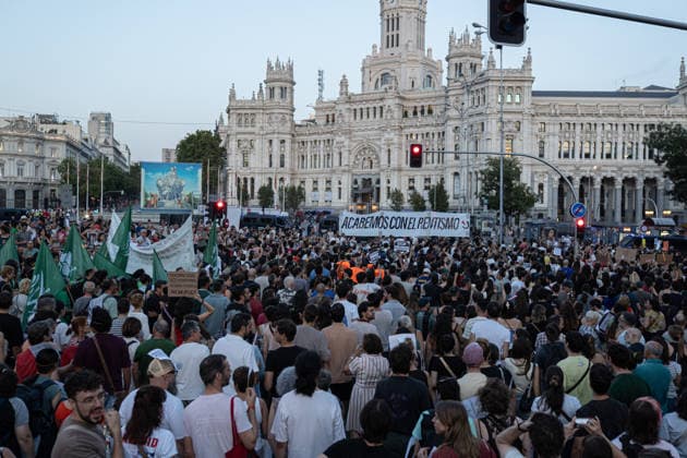 IPA89014204 - MADRID, SPAIN. SEPTEMBER 26, 2026. Tens of thousands of people marched through central Madrid during a protest against evictions and the housing crisis, following the eviction of 87-year-old Maricarmen Abascal. The demonstration, organized by the Sindicato de Inquilinas, began at Puerta del Sol and ended at the Spanish Congress of Deputies.  Copyright: xFrancescoxMilitelloxMirtox xx IPA89014204