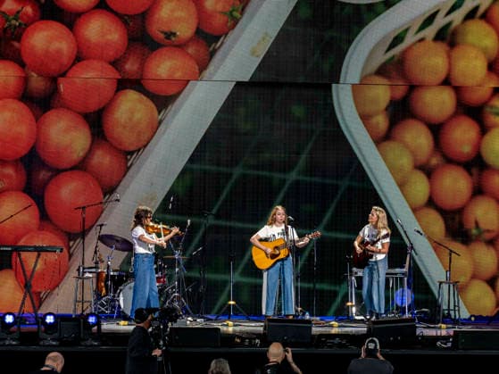 September 26, 2026, Virginia Beach, Virginia, USA: SARA WILKINS, SARAH JAROSZ and AOIFE ODONOVAN of the band IM WITH HER perform at Farm Aid 2026. Through music and family farm produced food, and farmer presentations, this annual festival shines a spotlight on the critical need for family farms to succeed. Virginia Beach USA - ZUMAd155 20260926_znp_d155_010 Copyright: xSuexDorfmanx