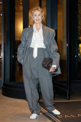 MFW Spring Summer 2027 Bottega Veneta leaving MP MILAN, ITALY - SEPTEMBER 26: Lauren Hutton leaves her hotel to attending Bottega Veneta fashion show during the Milan Fashion Week - Womenswear Spring Summer 2027 on September 24, 2026 in Milan, Italy. Photo by Marco Piovanotto Abacapress.com Milan Italy  Copyright: xPiovanottoxMarco ABACAx