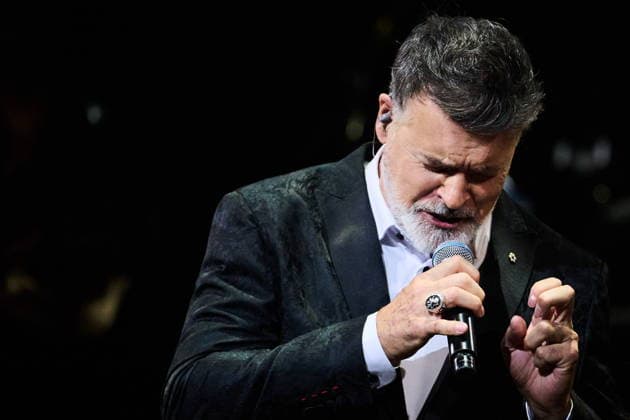 September 26, 2026, Toronto, On, Canada: Roch Voisine performs after being inducted into the Canadian Songwriters Hall of Fame on stage in Toronto, on Saturday, Sept. 26, 2026. Toronto Canada  - ZUMAc35_ 20260926_zaf_c35_152 Copyright: xSammyxKoganx