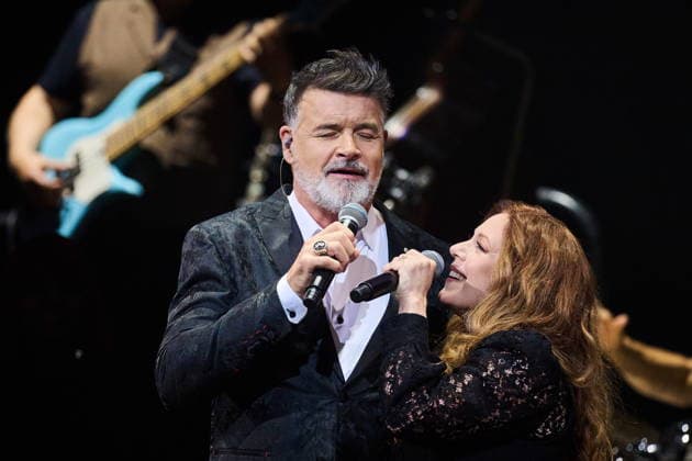 September 26, 2026, Toronto, On, Canada: Roch Voisine, left, performs alongside Isabelle Boulay after being inducted into the Canadian Songwriters Hall of Fame on stage in Toronto, on Saturday, Sept. 26, 2026. Toronto Canada  - ZUMAc35_ 20260926_zaf_c35_153 Copyright: xSammyxKoganx