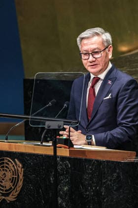 September 26, 2026, New York, New York, United States: THONGSAVANH PHOMVIHANE, Deputy Prime Minister and Minister of Foreign Affairs of Laos, addresses the General Debate of the 81st UN General Assembly, highlighting development and regional cooperation as Laos works to transform from a landlocked to a land-linked country through greater connectivity and international cooperation. New York United States - ZUMAo116 20260926_znp_o116_032 Copyright: xBiancaxOterox