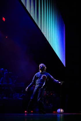 September 26, 2026, Toronto, On, Canada: FINNEAS performs after inducting Leslie Feist into the Canadian Songwriters Hall of Fame on stage in Toronto, on Saturday, Sept. 26, 2026. Toronto Canada  - ZUMAc35_ 20260926_zaf_c35_190 Copyright: xSammyxKoganx