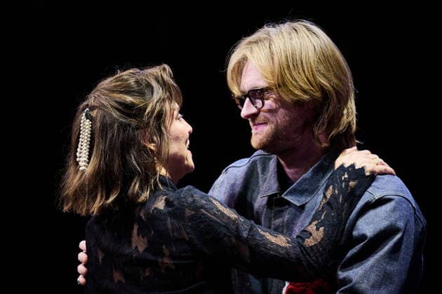 September 26, 2026, Toronto, On, Canada: FINNEAS, right, inducts Leslie Feist into the Canadian Songwriters Hall of Fame on stage in Toronto, on Saturday, Sept. 26, 2026. Toronto Canada  - ZUMAc35_ 20260926_zaf_c35_189 Copyright: xSammyxKoganx