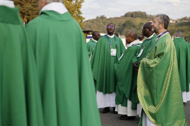 Visit to France of Pope Leo XIV - Mass at Lourdes Sanctuary Faithful gather ahead of the Pope Leo XIV mass at Prairie at the Lourdes sanctuary, southwestern France, on September 27, 2026. Pope Leo XIV makes a historic apostolic journey of four days to France scheduled for September 25 to 28, 2026. Photo by Margot Le Gonidec ABACAPRESS.COM Lourdes France  Copyright: xLexGonidecxMargot ABACAx