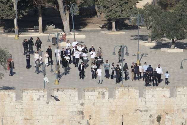 Israelis force entry into Al-Aqsa Mosque complex under police escort during Sukkot holiday JERUSALEM - SEPTEMBER 27: Groups of Israeli settlers, accompanied by heavily armed Israeli police personnel, tour the courtyards of the Al-Aqsa Mosque complex during the Jewish festival of Sukkot (Feast of Tabernacles) in Jerusalem on September 27, 2026. Gazi Samad Anadolu Jerusalem Israel. Editorial use only. Please get in touch for any other usage.  Copyright: x2026xAnadoluxGazixSamadx