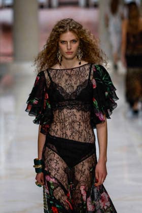 Dolce Gabbana Spring Summer 2027 Ready-to-Wear Collection Fashion Show during Milan Fashion Week on September 25, 2026 Dolce Gabbana Fashion Show Ready to Wear Spring Summer 2027 at Milan Fashion Week September 25, 2026 Milan, Italy  Copyright: xAgencex xBestimagexAgencex xBestimagex