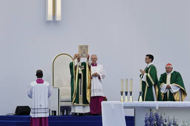 Visit to France of Pope Leo XIV - Mass at Lourdes Sanctuary Pope Leo XIV pictured during a mass at Prairie at the Lourdes sanctuary, southwestern France, on September 27, 2026. Pope Leo XIV makes a historic apostolic journey of four days to France scheduled for September 25 to 28, 2026. Photo by Margot Le Gonidec ABACAPRESS.COM Lourdes France  Copyright: xLexGonidecxMargot ABACAx