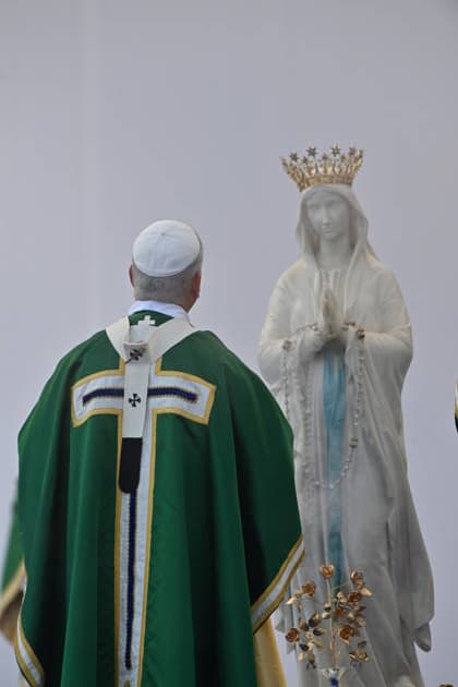 POPE LEO XIV CELEBRATES HOLY MASS AT THE PRAIRIE IN LOURDES France, Lourdes, Vatican, 2026 9 27 Holy Mass celebrated by Pope Leo XIV at the Prairie of the Sanctuary of Our Lady of Lourdes during his apostolic journey to France.. EDITORIAL USE ONLY - NO BOOKS Copyright: xALESSIAxGIULIANI xCatholicxPressxPhotox