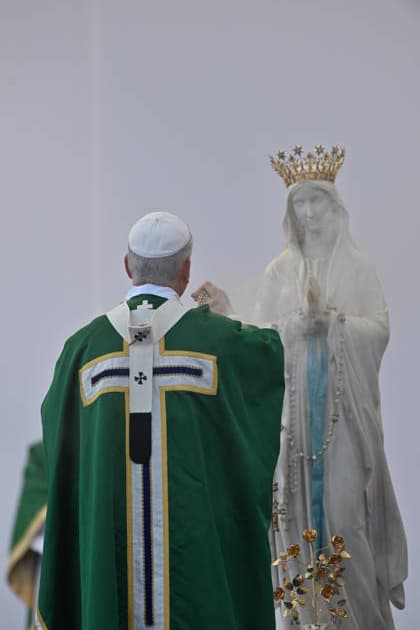 POPE LEO XIV CELEBRATES HOLY MASS AT THE PRAIRIE IN LOURDES France, Lourdes, Vatican, 2026 9 27 Holy Mass celebrated by Pope Leo XIV at the Prairie of the Sanctuary of Our Lady of Lourdes during his apostolic journey to France.. EDITORIAL USE ONLY - NO BOOKS Copyright: xALESSIAxGIULIANI xCatholicxPressxPhotox
