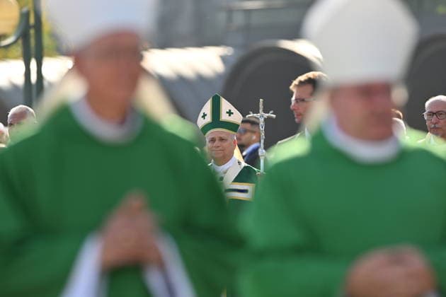 POPE LEO XIV CELEBRATES HOLY MASS AT THE PRAIRIE IN LOURDES France, Lourdes, Vatican, 2026 9 27 Holy Mass celebrated by Pope Leo XIV at the Prairie of the Sanctuary of Our Lady of Lourdes during his apostolic journey to France.. EDITORIAL USE ONLY - NO BOOKS Copyright: xALESSIAxGIULIANI xCatholicxPressxPhotox