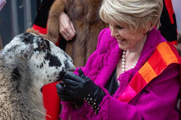 Woolmens Sheep Drive and Livery Fair 2026 on Southwark Bridge, London, UK 27 September 2026 Gloria Hunniford OBE leads the Woolmens Sheep Drive across Southwark Bridge, London, UK, on 27 September 2026. The broadcaster, who became a Freeman of the City of London earlier this year, led the annual drive to mark 80 years in entertainment, joined by Master Woolman David Hopkins, Lady Mayor Dame Susan Langley and Sheriffs of the City of London in aid of the Woolmen s Charity and the Lord Mayor s Appeal., Credit:PETE SPELLER Avalon Copyright: xPETExSPELLERx xAvalonx 1138620810