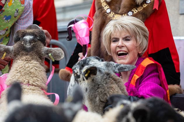 Woolmens Sheep Drive and Livery Fair 2026 on Southwark Bridge, London, UK 27 September 2026 Gloria Hunniford OBE leads the Woolmens Sheep Drive across Southwark Bridge, London, UK, on 27 September 2026. The broadcaster, who became a Freeman of the City of London earlier this year, led the annual drive to mark 80 years in entertainment, joined by Master Woolman David Hopkins, Lady Mayor Dame Susan Langley and Sheriffs of the City of London in aid of the Woolmen s Charity and the Lord Mayor s Appeal., Credit:PETE SPELLER Avalon Copyright: xPETExSPELLERx xAvalonx 1138620813