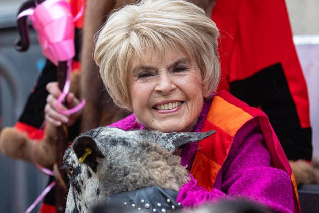 Woolmens Sheep Drive and Livery Fair 2026 on Southwark Bridge, London, UK 27 September 2026 Gloria Hunniford OBE leads the Woolmens Sheep Drive across Southwark Bridge, London, UK, on 27 September 2026. The broadcaster, who became a Freeman of the City of London earlier this year, led the annual drive to mark 80 years in entertainment, joined by Master Woolman David Hopkins, Lady Mayor Dame Susan Langley and Sheriffs of the City of London in aid of the Woolmen s Charity and the Lord Mayor s Appeal., Credit:PETE SPELLER Avalon Copyright: xPETExSPELLERx xAvalonx 1138620817