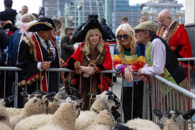 Woolmens Sheep Drive and Livery Fair 2026 on Southwark Bridge, London, UK 27 September 2026 TV presenter Gabby Roslin joins Dame Susan Langley, Lady Mayor of the City of London, Master Woolman David Hopkins and farmer David Seamark during the Woolmens Sheep Drive across Southwark Bridge, London, UK, on 27 September 2026. The drive was led by veteran broadcaster Gloria Unniford OBE, who became a Freeman of the City of London earlier this year, led the annual drive to mark 80 years in entertainment., Credit:PETE SPELLER Avalon Copyright: xPETExSPELLERx xAvalonx 1138620822