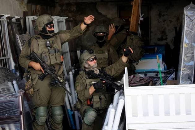 September 27, 2026, Nablus, Palestine, State of: NABLUS, OCCUPIED WEST BANK, SEPTEMBER 27, 2026: Israeli soldiers patrol the Old City of Nablus in the occupied West Bank. Nablus Palestine, State of - ZUMAq101 20260927_zna_q101_014 Copyright: xNedalxShtiehx