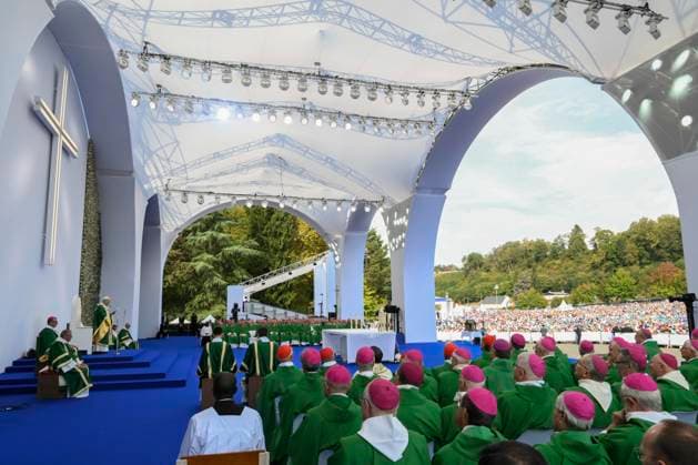 POPE LEO XIV CELEBRATES HOLY MASS AT THE PRAIRIE IN LOURDES France, Lourdes, Vatican, 2026 9 27 Holy Mass celebrated by Pope Leo XIV at the Prairie of the Sanctuary of Our Lady of Lourdes during his apostolic journey to France.. EDITORIAL USE ONLY - NO BOOKS Copyright: xVATICANxMEDIA xCatholicxPressxPhotox