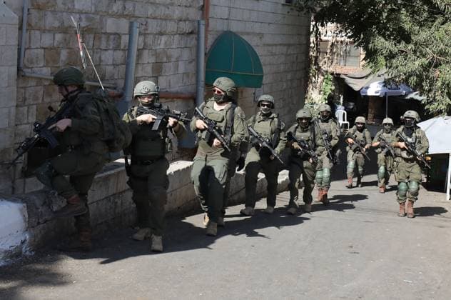 Israeli soldiers patrol Nablus Old City NABLUS, OCCUPIED WEST BANK, SEPTEMBER 27, 2026: Israeli soldiers patrol the Old City of Nablus in the occupied West Bank. NABLUS Palestine, State of Copyright: x xNedalxShtiehx xJNAxPressx