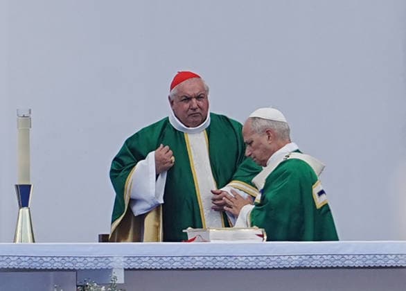 NEWS le Pape Leon XIV au Scanctuaire de Lourdes- - 27 09 2026 LOURDES, FRANCE SEPTEMBER 27: Pope Leo XIV during Mass at the Sanctuary of Lourdes. This trip marks the first visit by a pope to this European country since that of Benedict XVI in 2008.in Lourdes Photo: Laurent Lairys. LourdesFrance  Copyright: xLaurentxLairysx