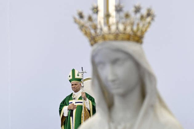 Pope Leo XIV in France - Mass in Lourdes Pope Leo XIV celebrates Holy Mass at the Shrine of Our Lady of Lourdes, France on September 27, 2026 on the third day of his four-day Apostolic Journey to France. Photo by (EV) Simone Risoluti Vatican Media ABACAPRESS.COM Lourdes France  Copyright: xABACAx