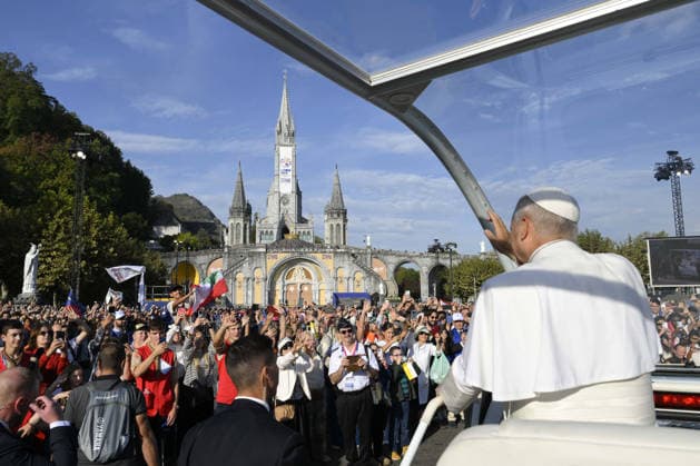 Pope Leo XIV in France - Mass in Lourdes Pope Leo XIV celebrates Holy Mass at the Shrine of Our Lady of Lourdes, France on September 27, 2026 on the third day of his four-day Apostolic Journey to France. Photo by (EV) Simone Risoluti Vatican Media ABACAPRESS.COM Lourdes France  Copyright: xABACAx