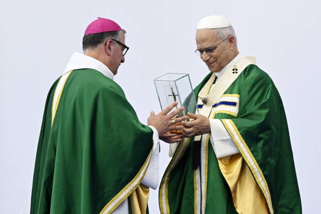 Pope Leo XIV in France - Mass in Lourdes Pope Leo XIV celebrates Holy Mass at the Shrine of Our Lady of Lourdes, France on September 27, 2026 on the third day of his four-day Apostolic Journey to France. LEFT: Jean-Marc Micas, bishop of Lourdes. Photo by (EV) Simone Risoluti Vatican Media ABACAPRESS.COM Lourdes France  Copyright: xABACAx