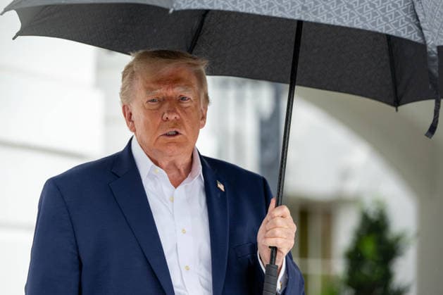 September 27, 2026, Washington, District Of Columbia, United States: U.S. President DONALD TRUMP walks across the South Lawn of the White House toward Marine One before departing for Illinois to attend the final round of the Presidents Cup at Medinah Country Club. Washington United States - ZUMAk206 20260927_znp_k206_007 Copyright: xMattxKaminskyx