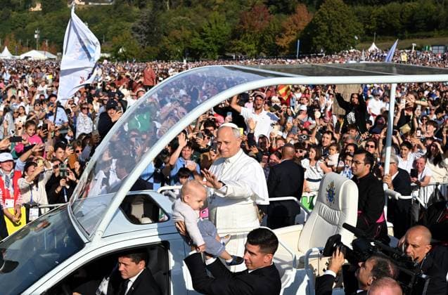 POPE LEON XIV S VISIT TO LOURDES PHOTOPQR LA DEPECHE DU MIDI LAURENT DARD LOURDES SEPTEMBER 27, 2026 DDM LAURENT DARD SECOND DAY OF POPE LEON XIV S VISIT TO LOURDES FROMPOPE’S WALK AND MASS ON THE MEADOW POPEMOBILE September 27, 2026, Lourdes, France Pope Leo XIV is on an apostolic visit to France from September 25 to 28, 2026 LOURDES HAUTES-PYRÉNÉES France  Copyright: xPHOTOPQR LAxDEPECHExDUxMIDI MAXPxLAURENTxDARDx 20260927DDM5159 20260927DDM5159