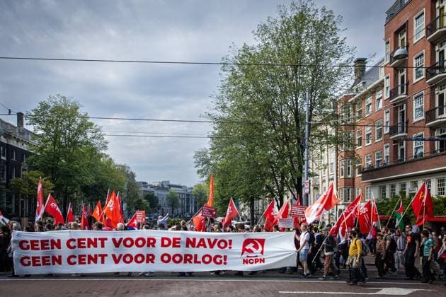 AMSTERDAM Demonstrators participate in the National Peace Protest. The protest on Dam Square and the subsequent march were organized by the Stop War Fever movement, a coalition of progressive organizations concerned about, among other things, rising defense spending. DINGENA MOL ANP netherlands out - belgium out  Copyright: xx x570397622x originalFilename: 570397622.jpg