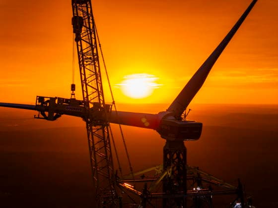 GICON High-Altitude Wind Tower: Installation of the rotor blades on the GICON High-Altitude Wind Tower, which will subsequently be extended to a hub height of 300 meters. The total height will then be approximately 360 meters, Installation is being carried out using the KR 900 Liebherr crawler crane LR 11350 in Schipkau, Brandenburg, Germany