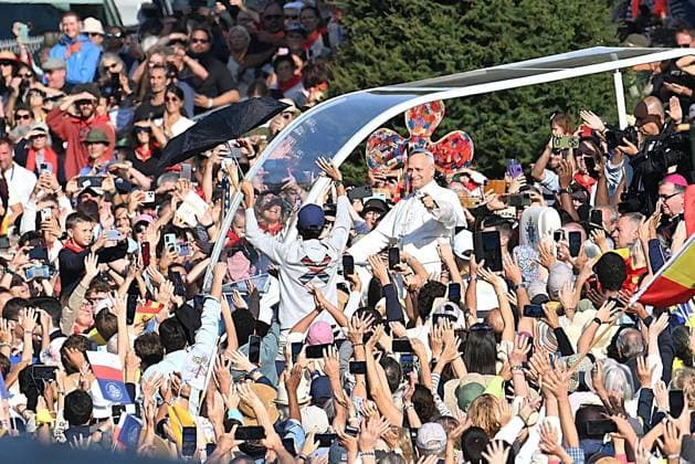 POPE S VISIT TO FRANCE BASTIEN ARBERET MAXPPP LOURDES SEPTEMBER 27, 2026 BASTIEN ARBERET MAXPPP PAPAMOBILE PROCESSION ON THE LAWN JUST BEFORE MASS VISIT BY POPE LEON XIV TO THE SANCTUOF OUR LADY OF LOURDES, HAUTES-PYRÉNÉES, ON SEPTEMBER 27, 2026 APOSTOLIC VISIT TO FRANCE September 27, 2026, Lourdes, Hautes-Pyrénées, France  Copyright: xMAXPPPxBASTIENxARBERETx MXP202609275681 MXP202609275681