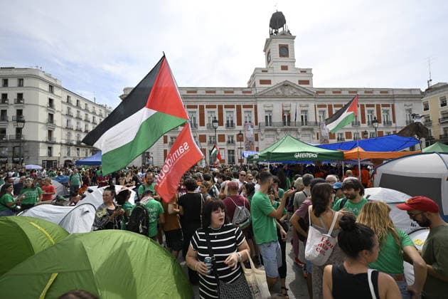 Spaniards set up camp in Madrid city center to protest the housing crisis MADRID, SPAIN - SEPTEMBER 27: Protesters, holding banners and flags, gather and pitch tents at Puerta del Sol square as part of an escalating encampment demonstration against the country s severe housing crisis and surging rental prices in central Madrid, Spain, on September 27, 2026. The public outrage follows the high-profile, police-enforced eviction of 87-year-old resident Mari Carmen from her Lavapies apartment-where she had lived for 70 years-after facing unsustainable rent hikes, turning the housing debate into the primary political flashpoint across Spain. Burak Akbulut Anadolu Madrid Spain. Editorial use only. Please get in touch for any other usage.  Copyright: x2026xAnadoluxBurakxAkbulutx