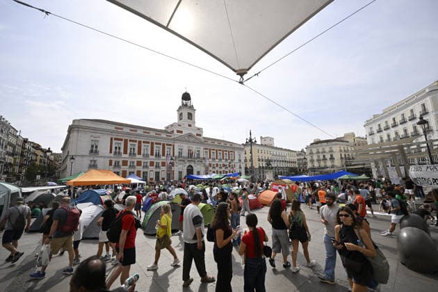Spaniards set up camp in Madrid city center to protest the housing crisis MADRID, SPAIN - SEPTEMBER 27: Protesters, holding banners and flags, gather and pitch tents at Puerta del Sol square as part of an escalating encampment demonstration against the country s severe housing crisis and surging rental prices in central Madrid, Spain, on September 27, 2026. The public outrage follows the high-profile, police-enforced eviction of 87-year-old resident Mari Carmen from her Lavapies apartment-where she had lived for 70 years-after facing unsustainable rent hikes, turning the housing debate into the primary political flashpoint across Spain. Burak Akbulut Anadolu Madrid Spain. Editorial use only. Please get in touch for any other usage.  Copyright: x2026xAnadoluxBurakxAkbulutx