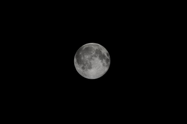 September 27, 2026, Segovia, Segovia, Spain: HARVEST MOON o LUNA DE LA COSECHA the first moon of autumn..Distance 374.500 km. Segovia Spain - ZUMAc260 20260927_zep_c260_001 Copyright: xMikexChicorrox