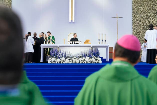 The Pope in France: Sunday Mass in Lourdes Preparations for the altar The atmosphere before the arrival of Pope Leo XIV Pope Leo XIV is in Lourdes as a pilgrim, among pilgrims from all over the world At this shrine, where the sick, the frail, and those who suffer take center stage, he wishes to inspire hope and faith. Having already visited twice in his youth, he returns to a place that has shaped his spiritual journey. Pope Leo XIV’s visit to France and UNESCO France, Lourdes, September 27, 2027. Photograph by Patricia Huchot Boissier Staface. Preparations for the altar. The atmosphere before the arrival of Pope Leon XIV. Pope Leon XIV is in Lourdes as a pilgrim, among pilgrims from all over the world. At this shrine, where the sick, the  Copyright: xPatriciaxHuchot-Boissierx xStarfacex STAR_459978_012