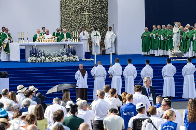 Visit to France of Pope Leo XIV - Mass at Lourdes Sanctuary MLG Pope Leo XIV celebrates Mass on the Prairie of the Sanctuary of Our Lady of Lourdes during his apostolic visit to France in Lourdes, France, on September 27, 2026. Photo by Margot Le Gonidec ABACAPRESS.COM Lourdes France  Copyright: xLexGonidecxMargot ABACAx