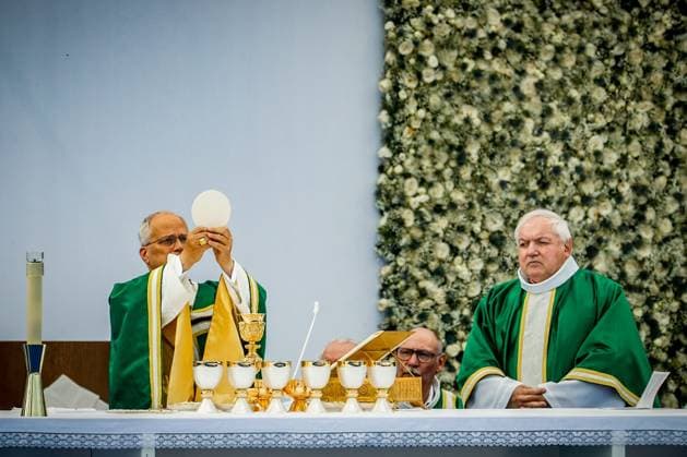 Pope Leo XIV s Visit to Lourdes POPE S VISIT TO FRANCE PHOTOPQR REPUBLIQUE DES PYRENEES Rodolphe Martin September 27, 2026 Pope Leo XIV celebrates Mass before 150,000 faithful on the meadow Sunday in Lourdes September 27, 2026, Lourdes, France Pope Leo XIV is on an apostolic visit to France from September 25 to 28, 2026 Local Caption Lourdes: Pope Leo XIV’s visit on Sunday, France  Copyright: xPHOTOPQR REPUBLIQUExDESxPYRENEESxRodolphexMartinx 20260927RPY5890 20260927RPY5890