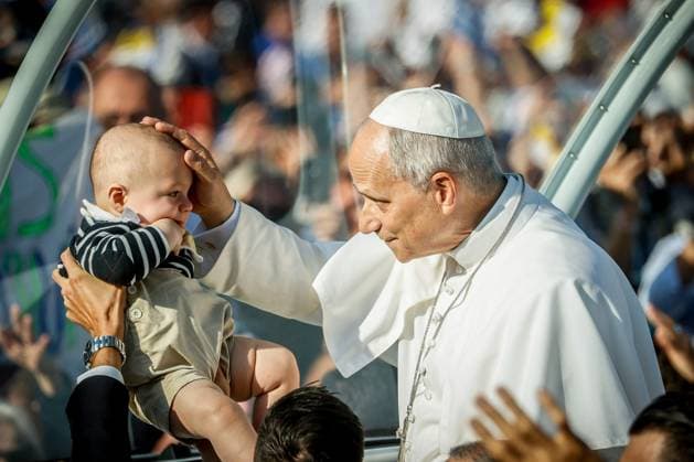 Pope Leo XIV s Visit to Lourdes POPE S VISIT TO FRANCE PHOTOPQR REPUBLIQUE DES PYRENEES Rodolphe Martin September 27, 2026 Pope Leo XIV celebrates Mass before 150,000 faithful on the meadow Sunday in Lourdes September 27, 2026, Lourdes, France Pope Leo XIV is on an apostolic visit to France from September 25 to 28, 2026 Local Caption Lourdes: Pope Leo XIV’s visit on Sunday, France  Copyright: xPHOTOPQR REPUBLIQUExDESxPYRENEESxRodolphexMartinx 20260927RPY5891 20260927RPY5891