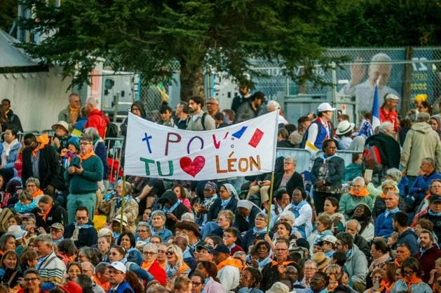 Pope Leo XIV s Visit to Lourdes POPE S VISIT TO FRANCE PHOTOPQR REPUBLIQUE DES PYRENEES Rodolphe Martin September 27, 2026 Pope Leo XIV celebrates Mass before 150,000 faithful on the meadow Sunday in Lourdes September 27, 2026, Lourdes, France Pope Leo XIV is on an apostolic visit to France from September 25 to 28, 2026 Local Caption Lourdes: Pope Leo XIV’s visit on Sunday, France  Copyright: xPHOTOPQR REPUBLIQUExDESxPYRENEESxRodolphexMartinx 20260927RPY5892 20260927RPY5892
